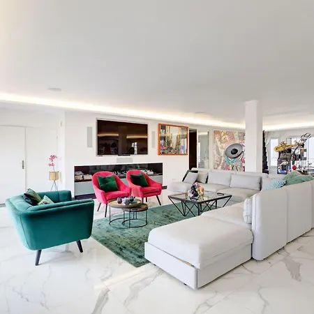 Luxury 406m2 For 8 With 3 Balconies Puteaux
