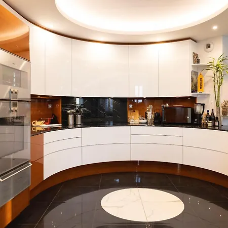 Luxury 406m2 For 8 With 3 Balconies * Puteaux
