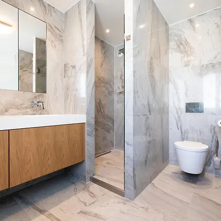 Luxury 406m2 For 8 With 3 Balconies Apartment