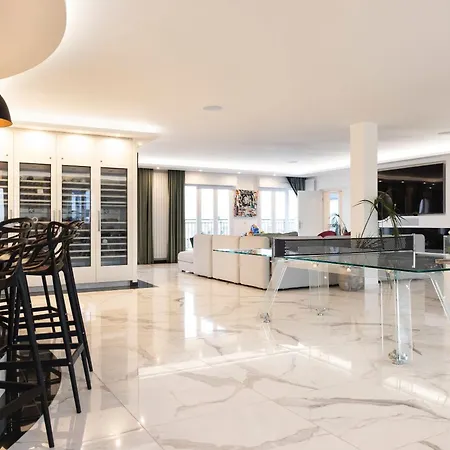 Apartment Luxury 406m2 For 8 With 3 Balconies *